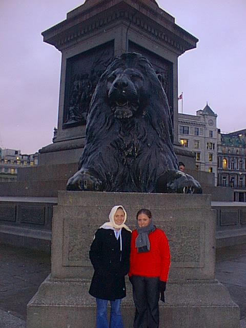 Lisa and Molly by Nelsons Column.